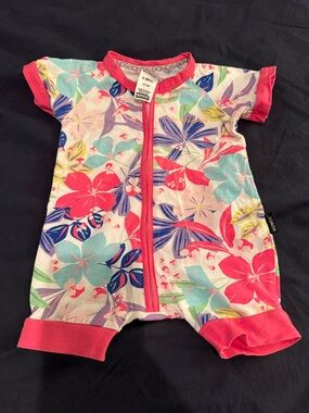 Bonds Wondersuit - Summer Pink Floral - size 0-3 months/ 000